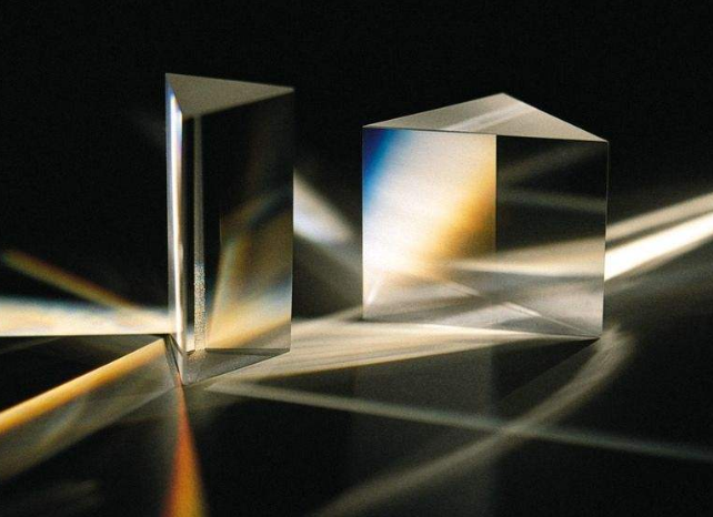 自動化檢測設(shè)備廠家機械手整列玻璃品項目